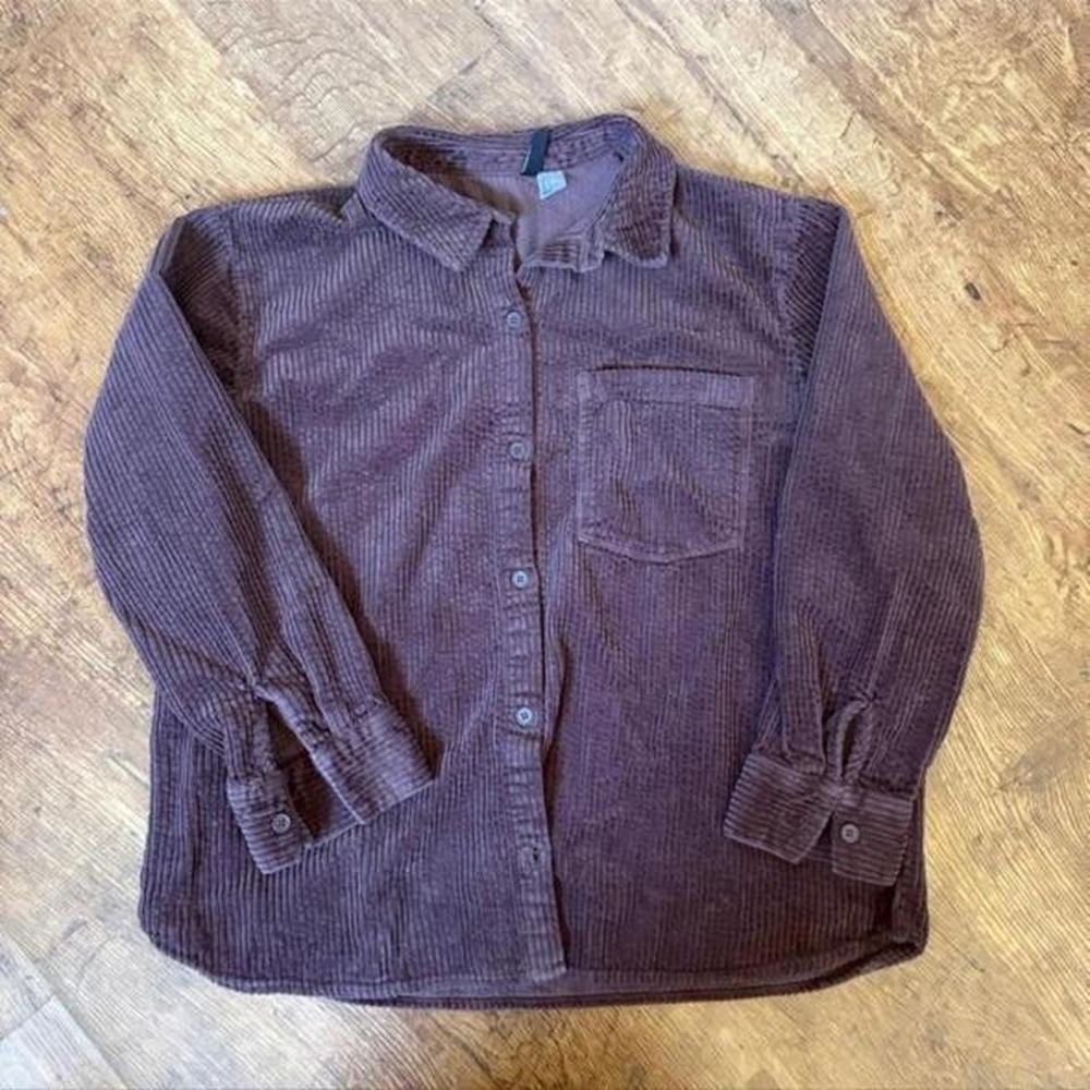 faded Divided H&M brown‎ corduroy button-down shirt Size L looks oversized